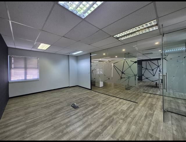 382M² OFFICE TO LET IN HYDE PARK